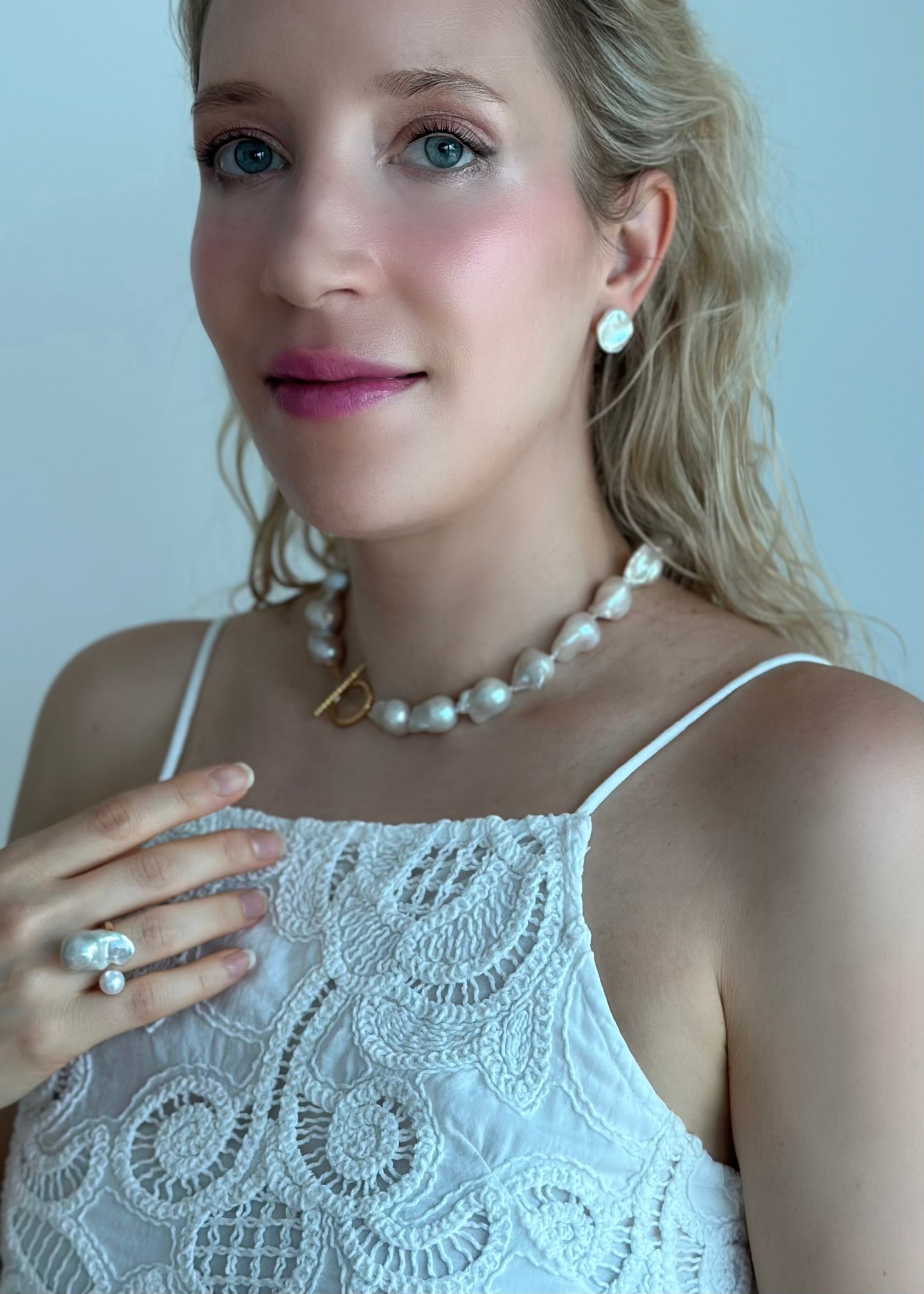 BAROQUE PEARL NECKLACE